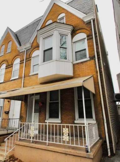 Main picture of 705 W Market St