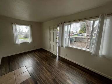 Main picture of 1660 Jennings Ave