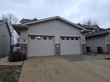 Main picture of 704 Broderick Dr NE