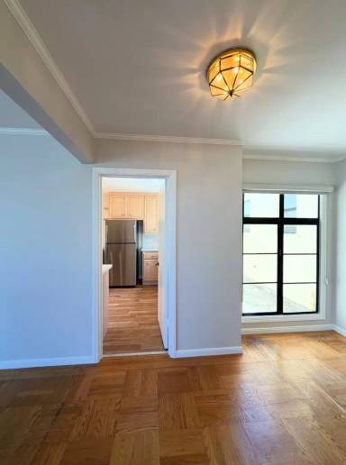 Main picture of 955 Lawton St