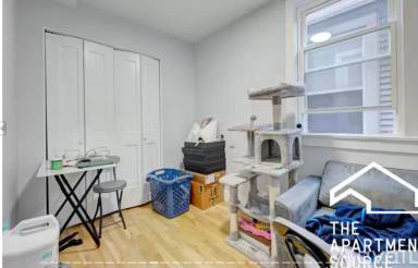 Main picture of 1626 N Washtenaw Ave