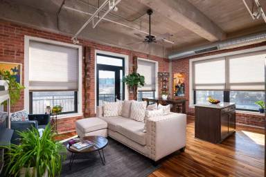 Main picture of 2029 Grand Blvd
