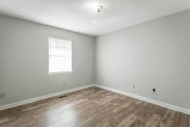 Main picture of 5210 Weaver St