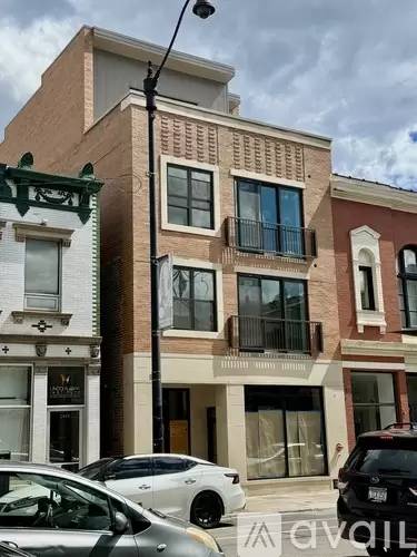 Main picture of 2445 N Lincoln Ave