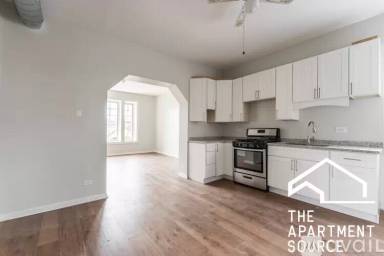 Main picture of 2426 N Clybourn Ave