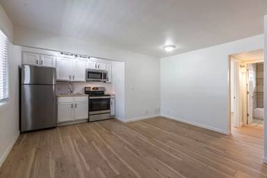 Main picture of 4644 Cuming St