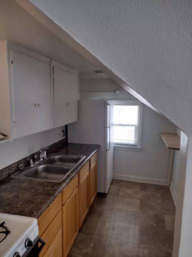 Main picture of 5 E Kansas City St