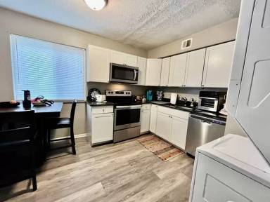 Main picture of 1235 Summit St