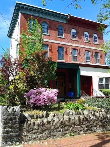 Main picture of 3703 Baring St