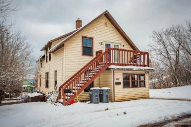 Main picture of 422 E 11th St