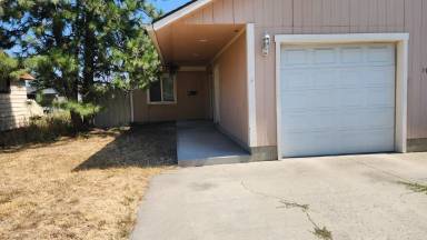 Main picture of 5912 N Addison St