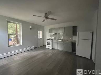 Main picture of 1605 3rd Ave