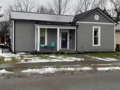 Main picture of 613 Moore Ave