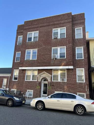 Main picture of 11 S Oakland Ave