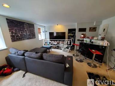 Main picture of 1661 Washington St