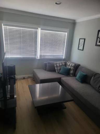 Main picture of 3606 W 105th St