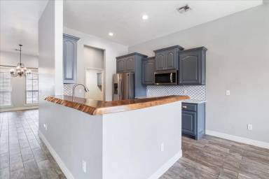 Main picture of 101 Hoss St