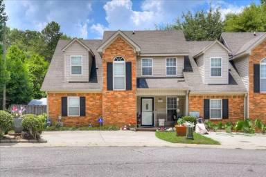 Main picture of 301 Hazelnut Dr