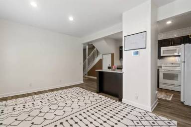 Main picture of 846 W 41st St