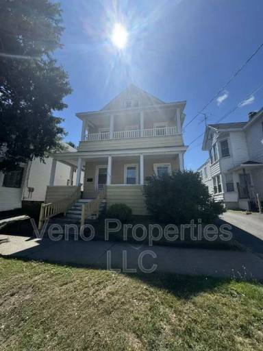 Main picture of 129 N 3rd Ave