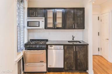 Main picture of 244 E 78th St