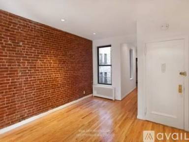 Main picture of 121 East 82nd St