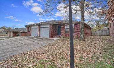 Main picture of 305 W 16th Ct