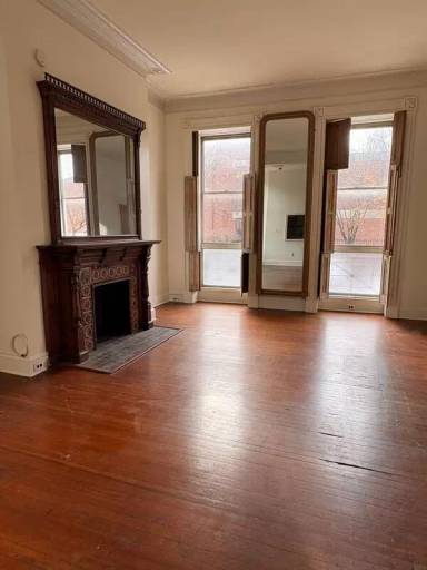 Main picture of 214 W Monument St