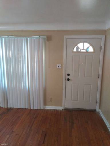 Main picture of 16083 Manning St