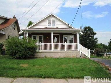 Main picture of 1115 Broadway Blvd