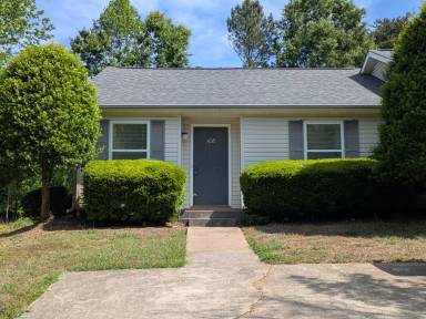 Main picture of 107 Bogey Ln