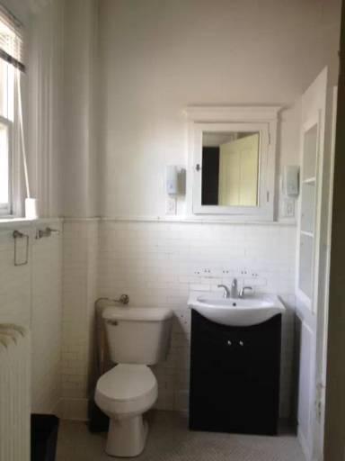 Main picture of 101 E Broadway St