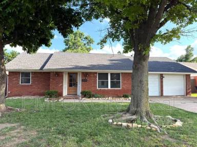 Main picture of 3016 Center St