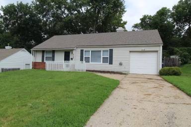 Main picture of 2722 W 76th St