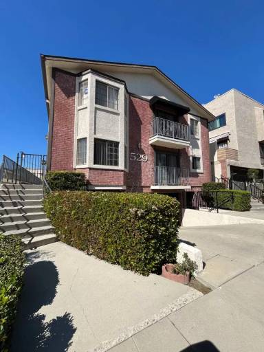 Main picture of 529 E Cedar Ave