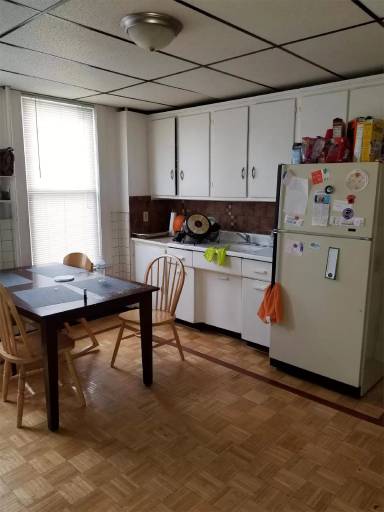 Main picture of 71 Leroy St