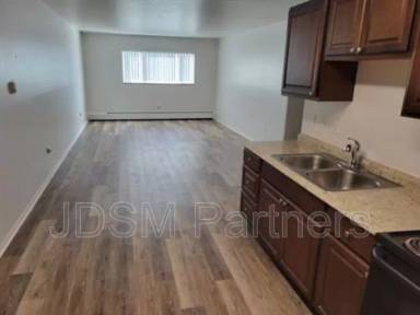 Main picture of 5605 W Warren Ave