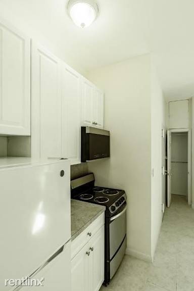 Main picture of 205 E 94th St