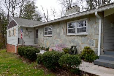 Main picture of 601 Evergreen Ln