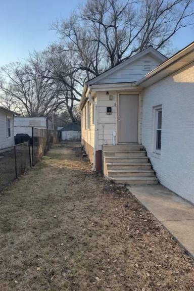 Main picture of 457 S Des Plaines St