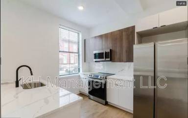 Main picture of 640 Moore St