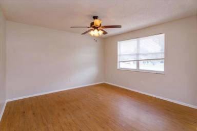 Main picture of 131 Langston Dr