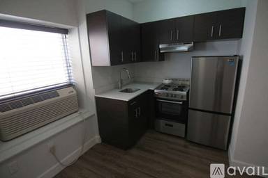 Main picture of 1417 N Bronson Ave