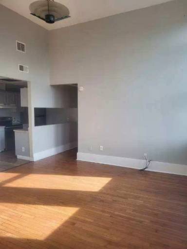 Main picture of 1675 Avenue B