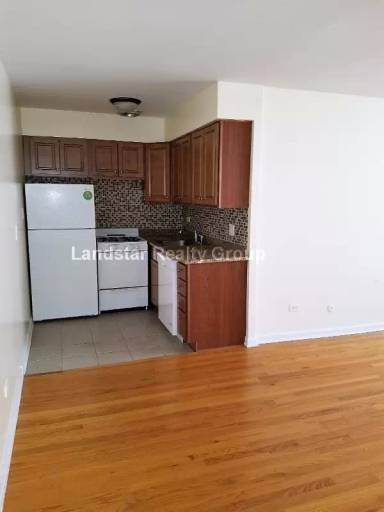 Main picture of 5820 N Sheridan Rd