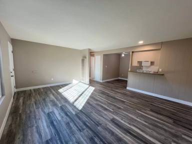 Main picture of 17371 Queens Ln