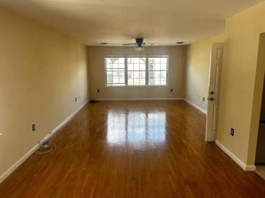 Main picture of 1070 Lafayette St