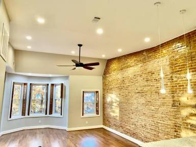 Main picture of 2707 Saint Paul St