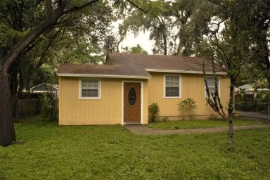 Main picture of 3011 Lake Shore Blvd