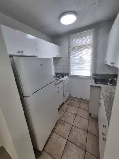 Main picture of 24 SW 21st Ave